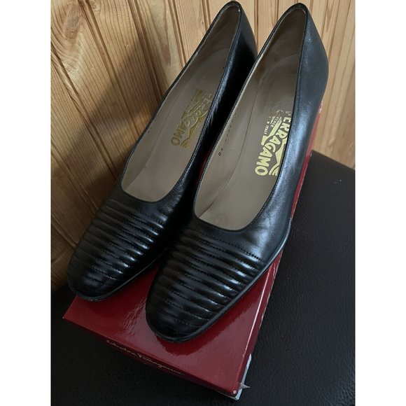 Salvatore Ferragamo Made in Italy Black Quilted Toe Block Heel Pump Size 9.5AAA - Picture 2 of 16